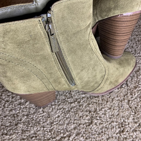 Shoes - Picture 2 of 5